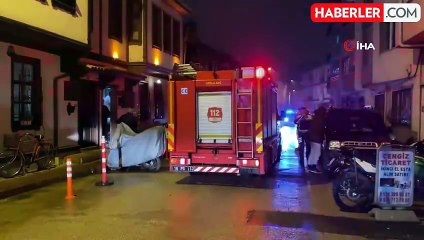 Metruk Bina Yıkıldı, Park Halindeki Araç Hasar Gördü