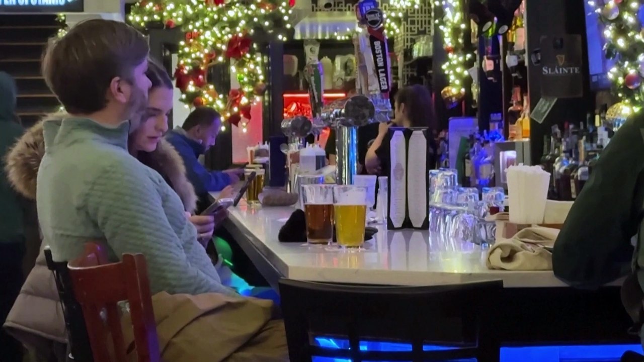 US surgeon general calls for cancer warnings on alcoholic drinks