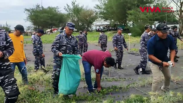 Usai Malam Tahun Baru, TNI AL Bersih-bersih Pantai Congot