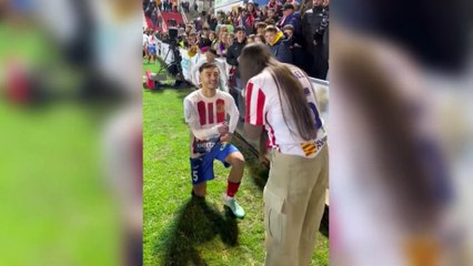 Barcelona maçının ardından evlenme teklif etti!