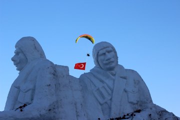 110 yıllık hüzün heykellere yansıdı: Destansı mücadelenin örnekleri sergileniyor