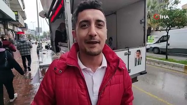 Kuşadası’nda Ferdi Tayfur’un hayranı, bin kişilik lokma döktürdü