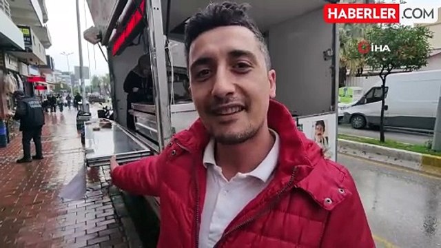 Kuşadası'nda Ferdi Tayfur Hayranı Bin Kişilik Lokma Döktürdü