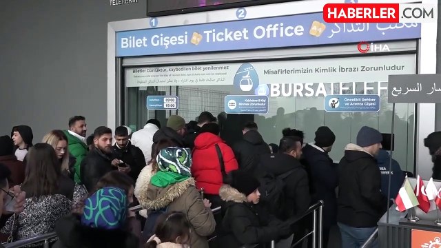 Uludağ'a Teleferikle Çıkmak İsteyenler Metrelerce Kuyruk Oluşturdu