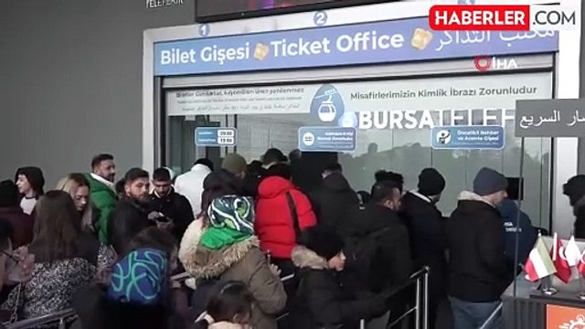 Uludağ'a Teleferikle Çıkmak İsteyenler Metrelerce Kuyruk Oluşturdu