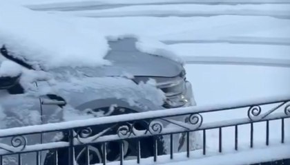 Snow coats Anfield roads as update given on Liverpool v Man Utd