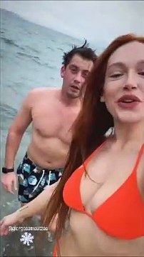 Αμούτζας & Μπρεάζου εύχονται «καλή χρονιά» με μία βουτιά στην παγωμένη θάλασσα!