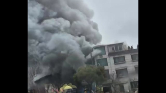 경기 용인 창고서 불...근처 빌라로 번져 주민 대피 / YTN