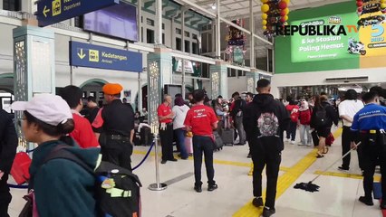 Penumpang Arus Balik Libur Nataru Padati Stasiun Pasar Senen dan Gambir
