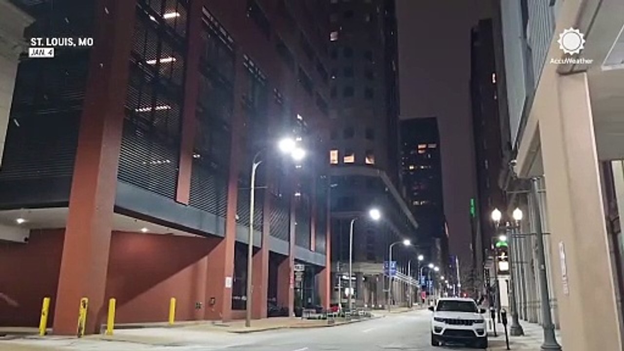 First snowflakes begin falling as winter storm approaches St. Louis