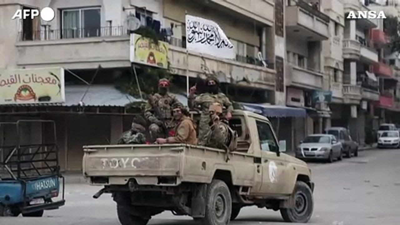 Siria, le forze governative ad interim si schierano a Homs