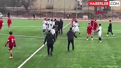 Görüntüler Türkiye'den: Yönetim zemine inip takımı sahadan çekti