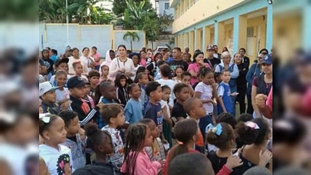 Rogelio Cruz y empresarios dominicanos en NY entregan juguetes