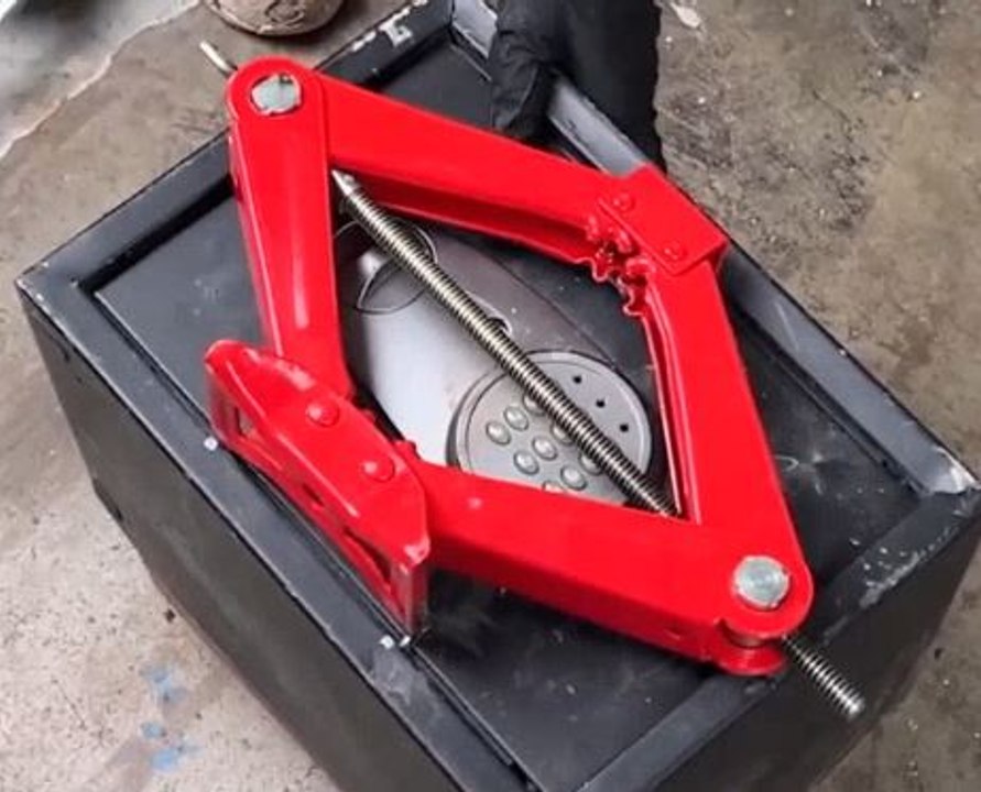 Forgotten locks! The fascinating world of opening old safes!