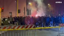 Roma-Lazio, il corteo degli ultras biancocelesti tra cori e petardi