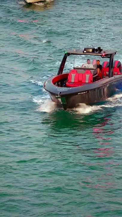 Midnight Express and the Police at the Haulover Inlet #miami #hauloverinlet #midnightexpressboats