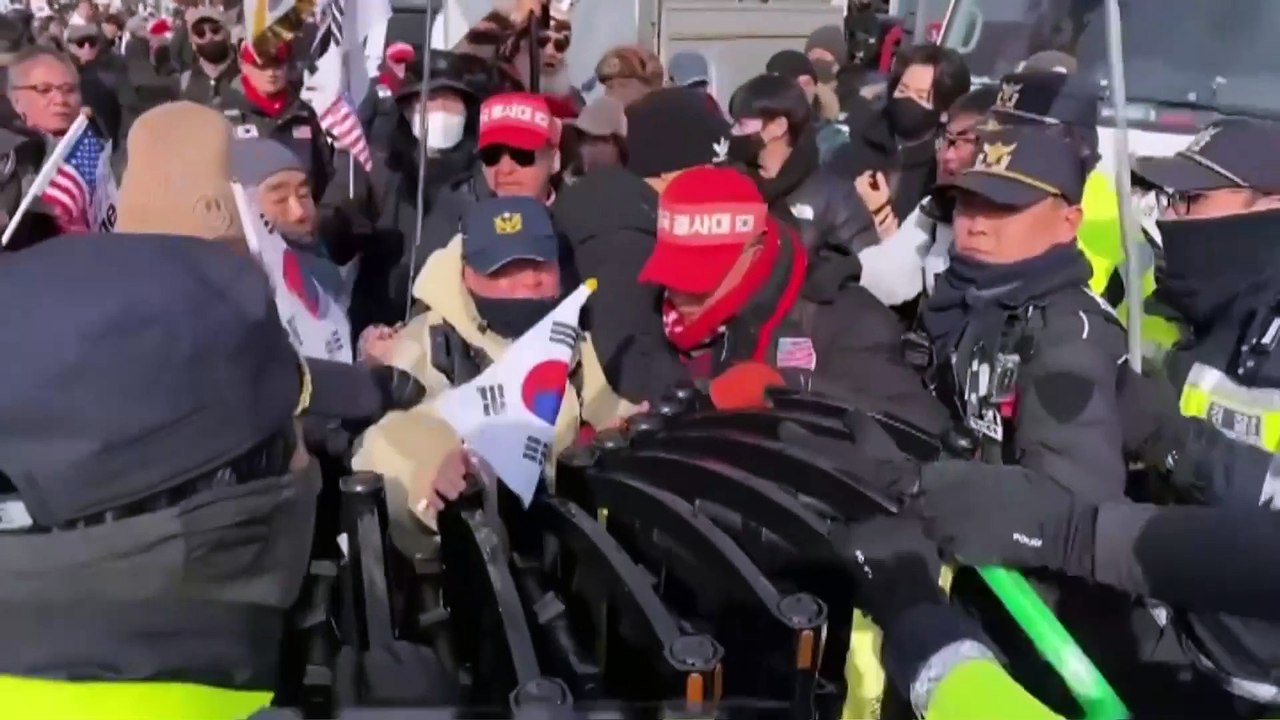 Impeached South Korean president holes up at ho...
