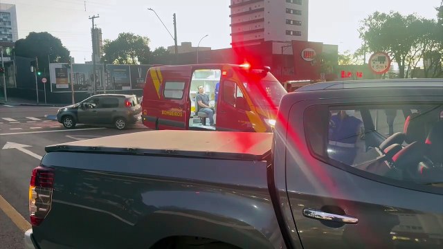 Motociclista fica ferido em acidente na Avenida Brasil
