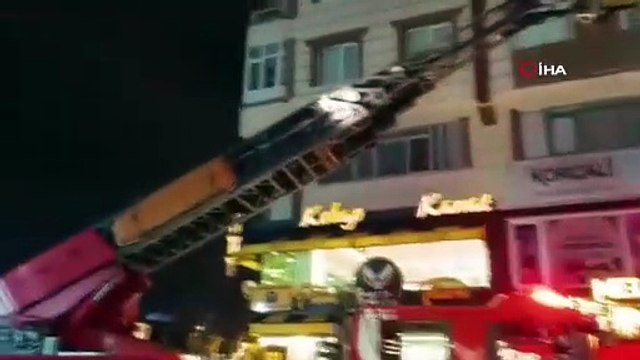 İstanbul'da korkutan yangın: Alevler geceyi gündüze çevirdi