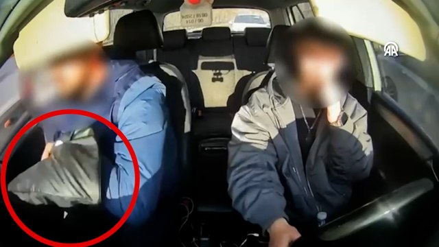 Uyuşturucu tacirleri pes dedirtti! Polise yakalanmamak için taksiden attılar