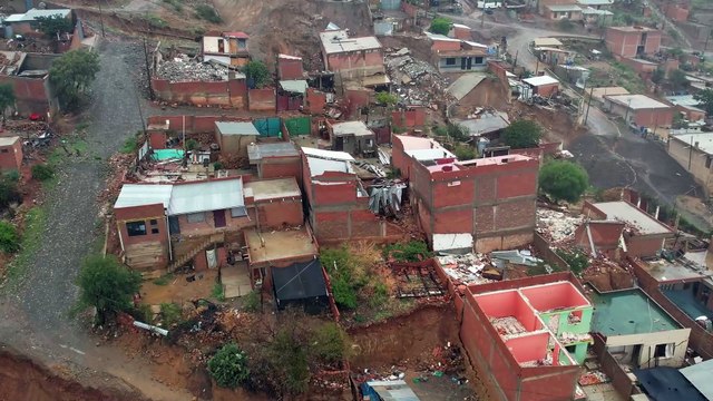 Las impresionantes imágenes del deslizamiento en Takoloma por una falla geológica; instan a las familias evacuar la zona