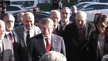 Davutoğlu da İmralı heyetini kapıda karşıladı