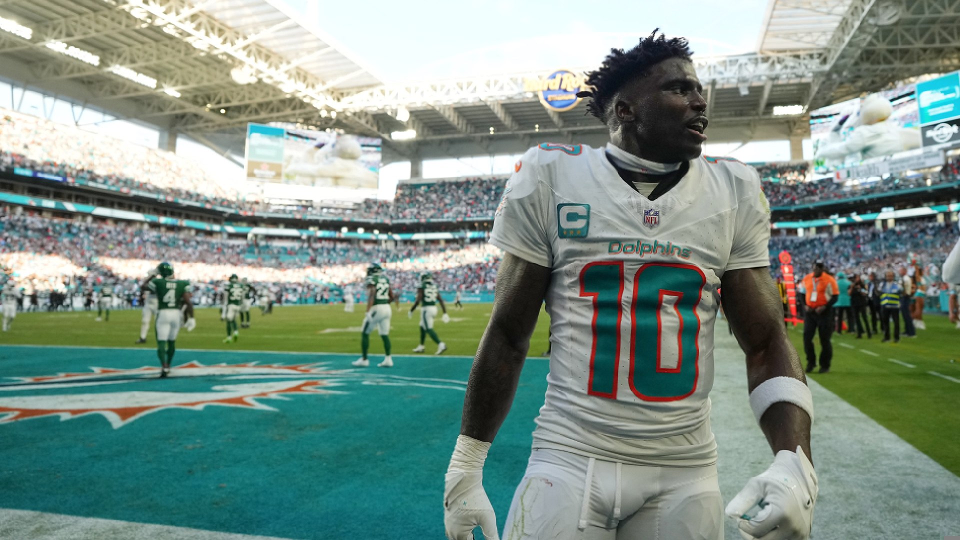 🚨 Tyreek Hill’s refusal to play the remainder of the game vs. New York Jets could trigger a contract clause, which could allow the Dolphins to not pay the remainder of his guarantees ahead of the 2025 season.criss