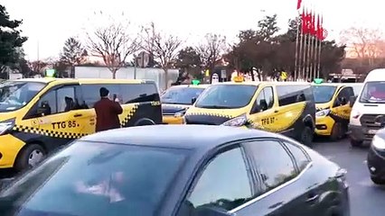 İBB'nin önü karıştı: Yüzde 100 zam isteyen taksiciler eylem yaptı!