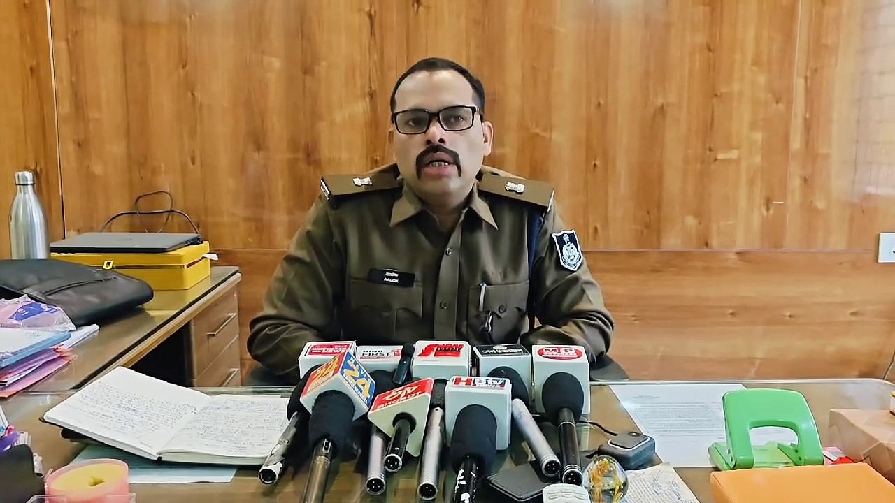 एक्स्ट्रा मैरिटल अफेयर के चलते हत्याकांड की घटना को अंजाम देने वाले वकील ने कोर्ट के समक्ष किया सरेंडर तो पुलिस ने शूटरों को किया अलीगढ़ से गिरफ्तार।