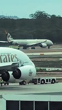 Pneus de avião da Etihad Airways explodem