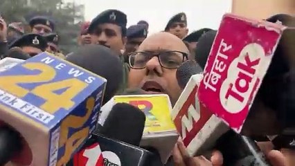 प्रशांत किशोर के अनशन के दौरान पुलिस ने 43 लोगों को लिया हिरासत में 15 गाड़ियों को किया जप्त