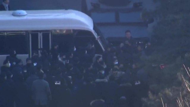 경찰 2차 영장 집행 막는 경호처 직원 체포 검토 / YTN