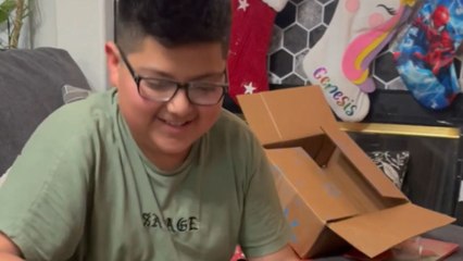 Christmas magic: Little boy receives an Oculus and hugs his mom in tears