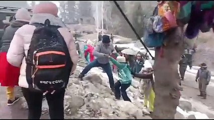 आपदा की घड़ी में सैलानियों को याद आता हैं माउंटेन मैन  मणिकर्ण घाटी में सैकड़ों रेस्क्यू को अंजाम दे चुके हैं छापे नेगी