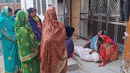 पैसे की अभाव में टूट गई शादी, लोकलाज में बीए की छात्रा ने कर ली आत्महत्या, अब परिजन शव को लेकर बैठ गए धरने पर