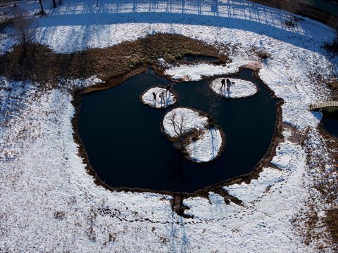 Rüzgarın yönüne göre yön değiştiriyor! Yüzen adalar her mevsim ayrı güzel