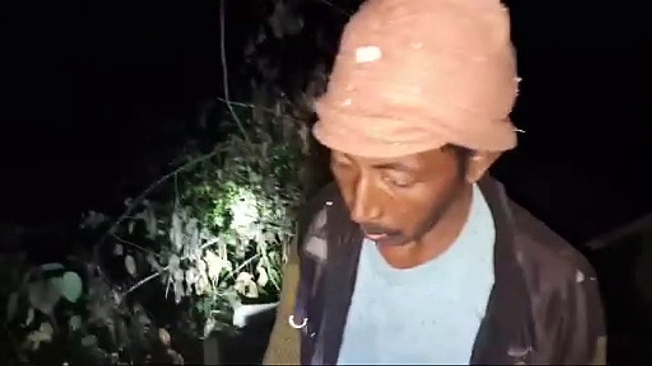 নিশা হলেই সংৰক্ষিত বনাঞ্চলত চলে "চেইন শ্ব" মেচিনে বনাঞ্চল ধ্বংস যজ্ঞ ।  এটা স্থানীয় যুৱকৰ ভিডিঅয়ে সৃষ্টি কৰিছে চাঞ্চল্যৰ।