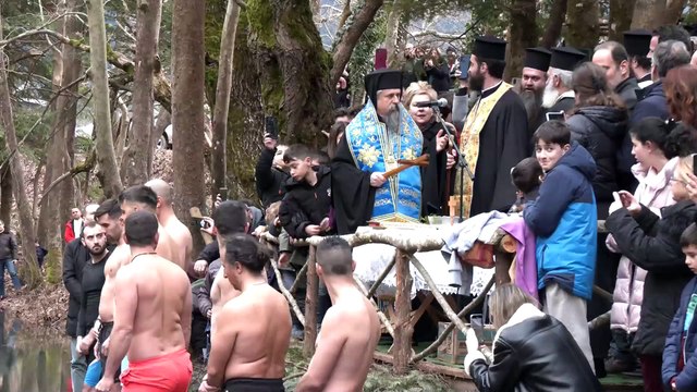 Ο Αγιασμός των υδάτων στο Μικρό Χωριό του Δήμου Καρπενησίου
