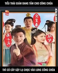 Tiểu thái giám đang tắm cho công chúa