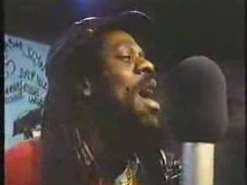 Dennis Brown - Revolution