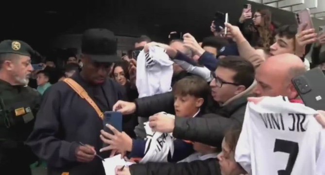 El bonito detalle de la plantilla del Madrid al llegar a Cartagena