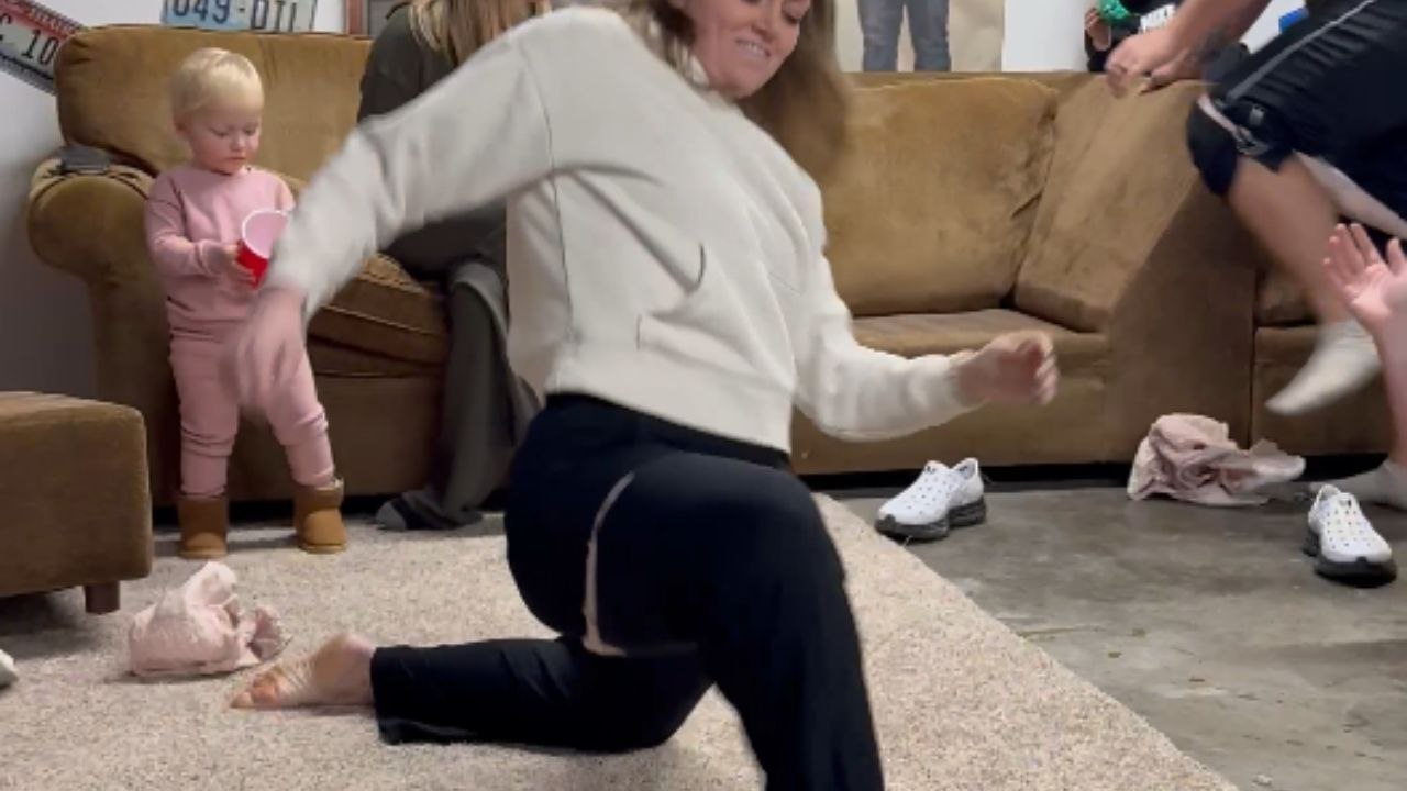 Family plays a hilarious Christmas game of putting on diapers without hands