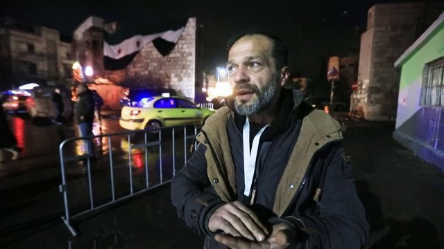 في دمشق متطوعون يحملون السلاح لحماية أحيائهم بإشراف الإدارة الجديدة