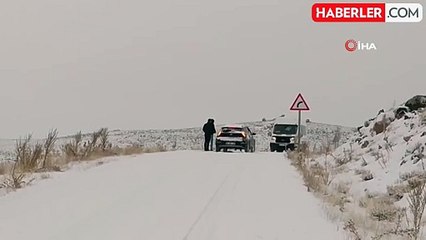 Muradiye'de Kar ve Buzlanma Ulaşımı Aksattı