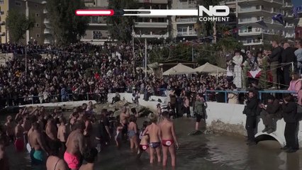 Orthodox faithful in Greece swim to retrieve the cross on Epiphany
