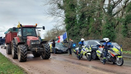 « On est bien encerclés » : les agriculteurs de la Coordination rurale n'ont pas pu accéder à Paris
