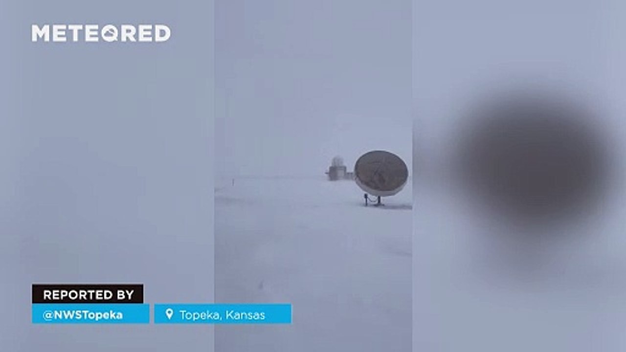 Impressive snowstorm in Topeka, Kansas (USA)