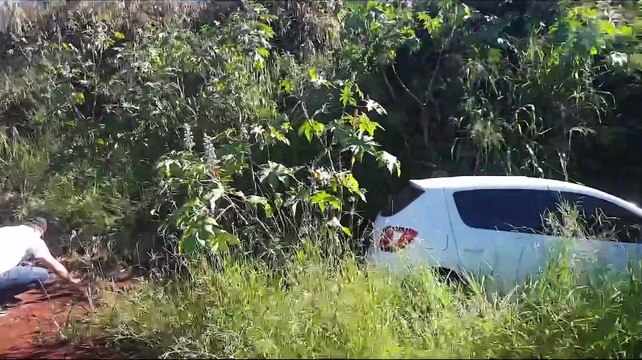 Veículo que teria sido utilizado em homicídio em frente à prefeitura é encontrado na área rural