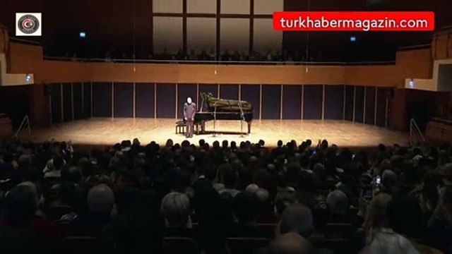 Fazıl Say'dan 50. yıl İzmir prömiyeri! İzleyiciler ayakta alkışladı.