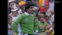 Copa do Mundo 1982  Brasil x Argentina (Grupo C) com Luciano do Valle (Globo)